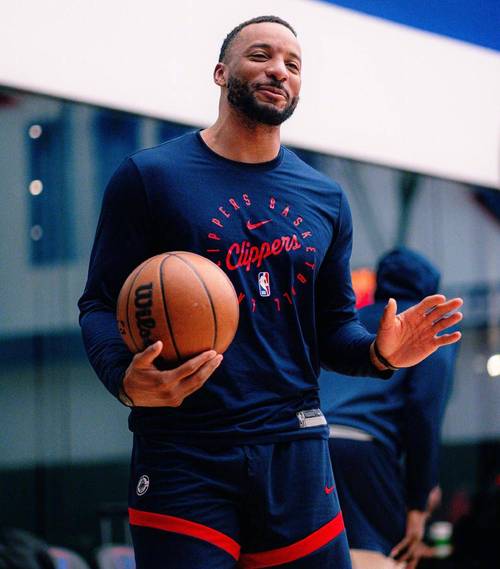 鲍威尔谈希罗伤缺：上赛季小卡缺席 我同样承担起得分重任