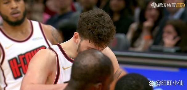 范弗里特受伤！申京：我甚至不愿意相信这个消息 这让我很痛心