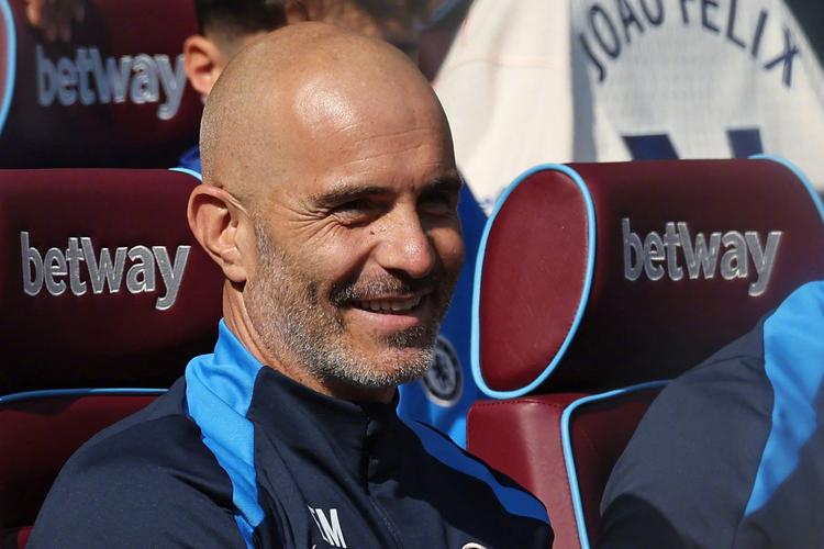 传奇回家！马雷斯卡发布会现场，墙上的照片正是穆帅英超第3冠