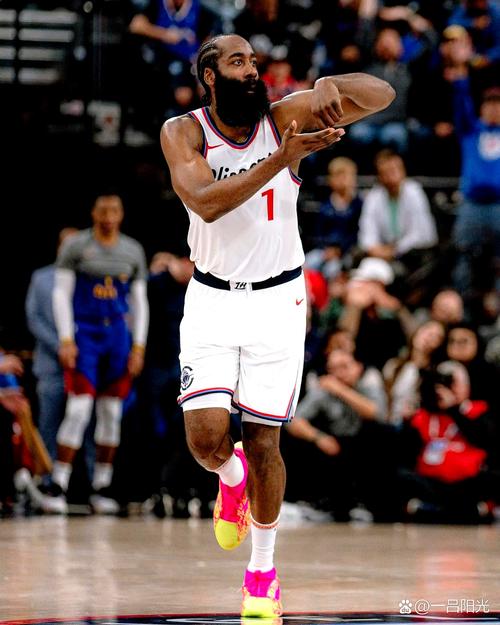 哈登：我重点加强了体能和力量训练 球队补强了各位置的短板