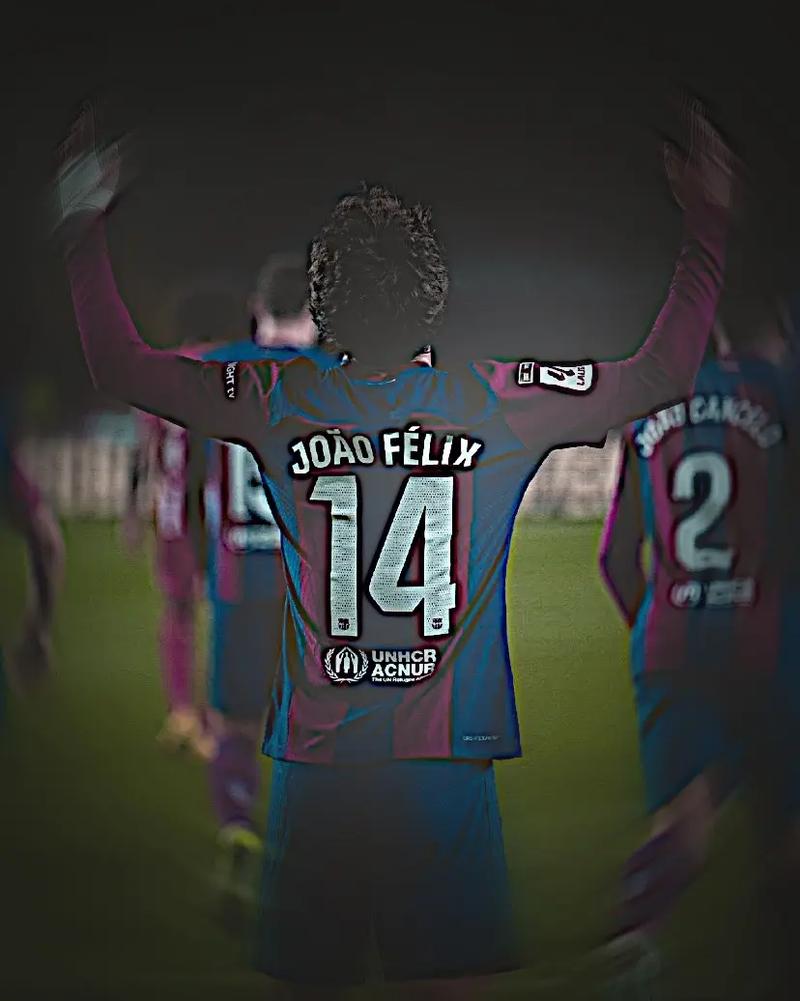 这球太漂亮！菲利克斯1v4禁区起舞，不抬头灵巧挑射直入死角！