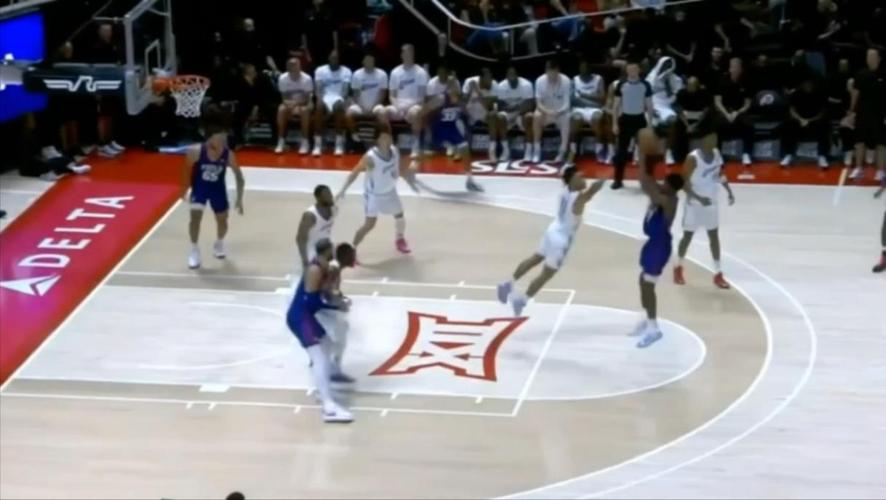 炸裂隔扣差一点！76人探花秀埃奇库姆上半场8中3贡献9分3板2助