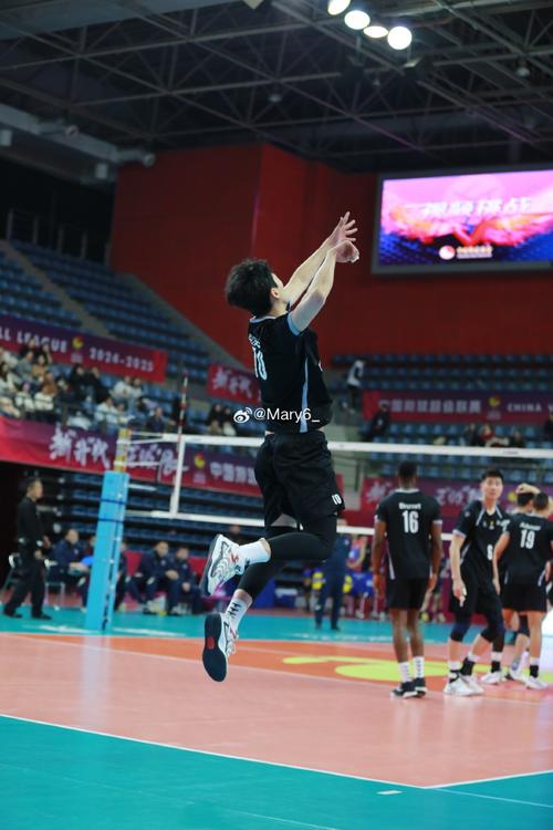 超三联赛：哥们，打排球来的吧？来看广东宝安生涯周嘉豪大帽！