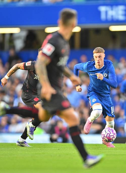 流畅！10名切尔西球员参与埃斯特旺的绝杀进球，过程用时28秒