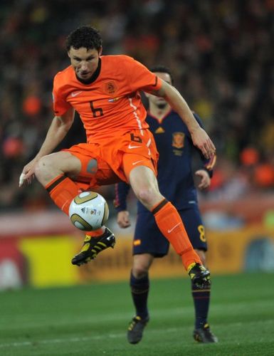 记者：范博梅尔有意执教格拉斯哥流浪者，双方今夏曾有过接洽