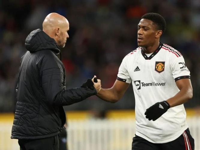 现周薪14万！BBC：32岁马奎尔愿降薪和曼联续约 球员合同明夏到期