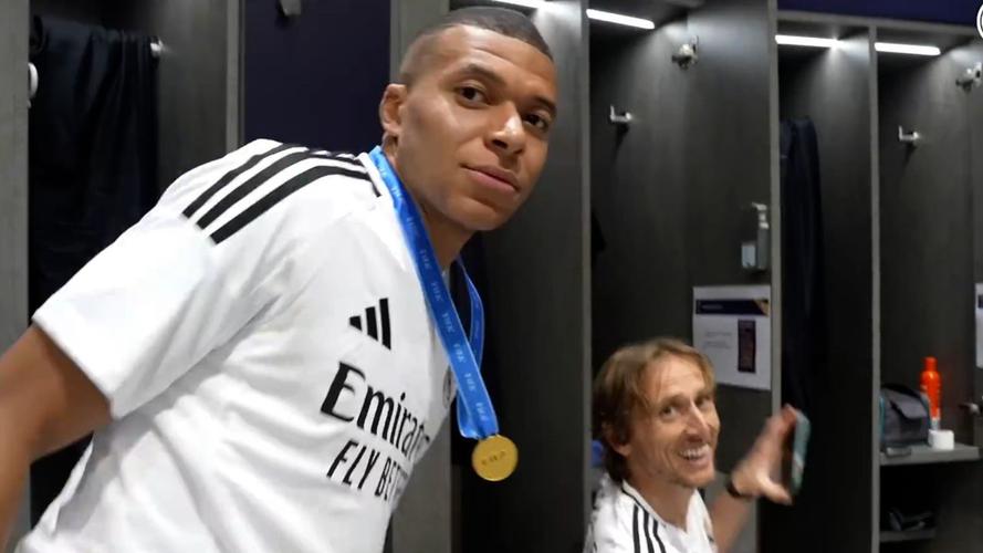 大将之风！姆巴佩赛后更衣室鼓舞全队：领先5分，我们要保持住