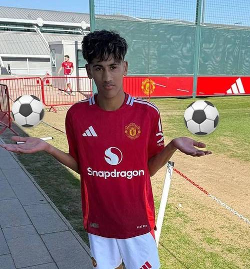 举世瞩目！曼联15岁前锋加布里埃尔转发国家德比照片
