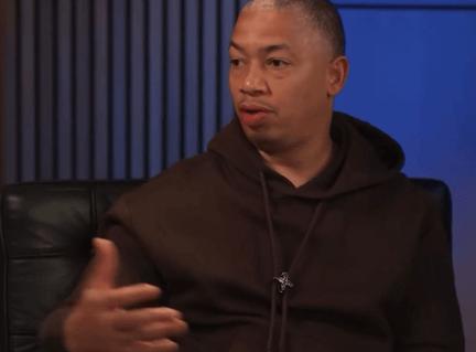 泰伦-卢：比尔上一场比赛造进攻犯规时背部受伤 所以他今天缺阵