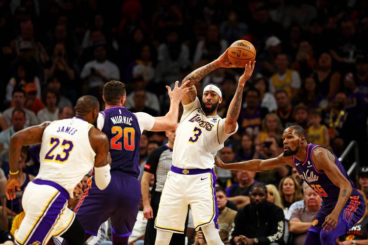 浓眉:我们为自己争取赢球机会 每场都会坚持战斗到最后一刻