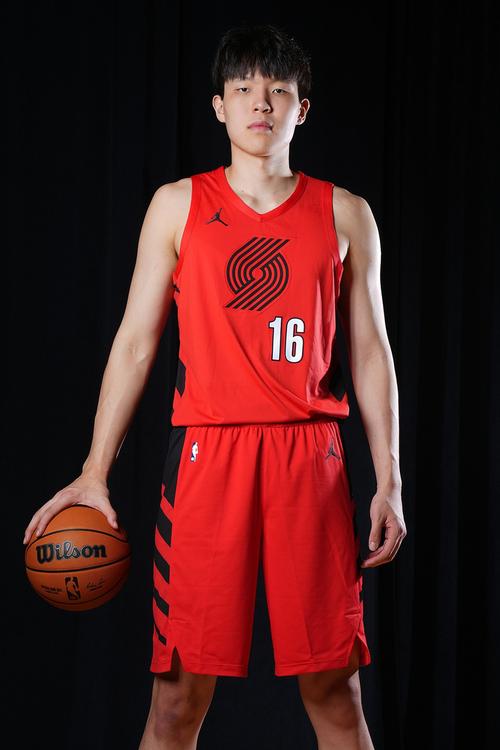 解说:里夫斯的大合同可真没得跑了 杨瀚森还需要加快适应NBA