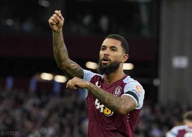 都体：道格拉斯-路易斯在本轮英超受伤，触发买断条款的难度增大