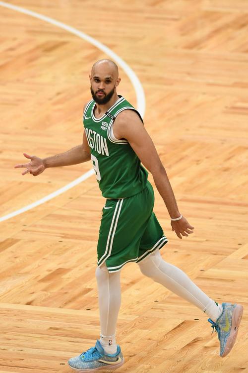 状态糟糕！怀特11中2&三分5中1仅拿5分2板2助1断1帽 正负值-20