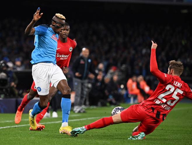 三人欧冠客场对阿贾克斯上演帽子戏法：C罗、小卢卡斯、奥斯梅恩