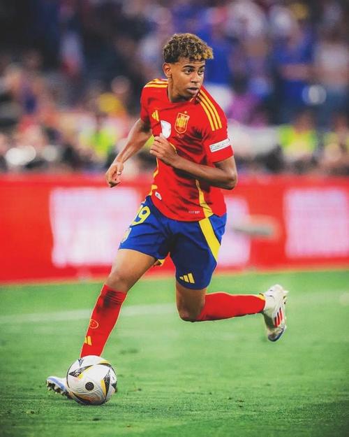 亚马尔本场4射2正进1球+1中框 7过人1成功+19丢失球权+3造犯规