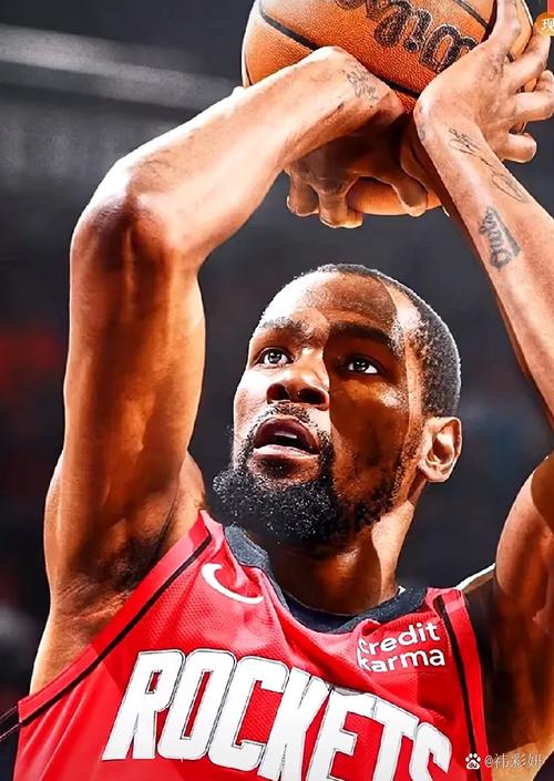 15中11砍31分7助！火箭赢球海报：杜兰特叉腰登上封面