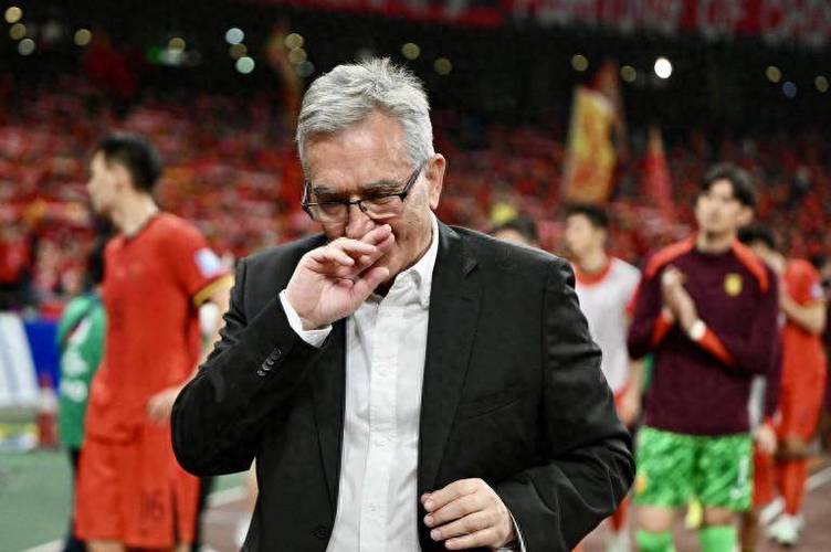 萨默尔维护科瓦奇：多特正处于过渡期，没必要让教练承担所有责任