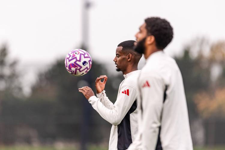 1.45亿欧！俱乐部+国家队双双哑火😅伊萨克近15场比赛只进1球