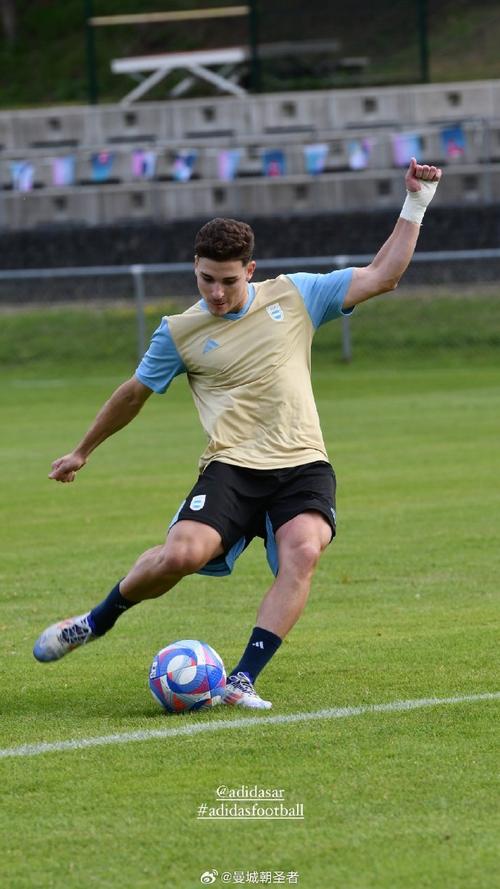 阿尔瓦雷斯社媒晒庆祝照:全队拿出很棒的表现,取得关键三分!